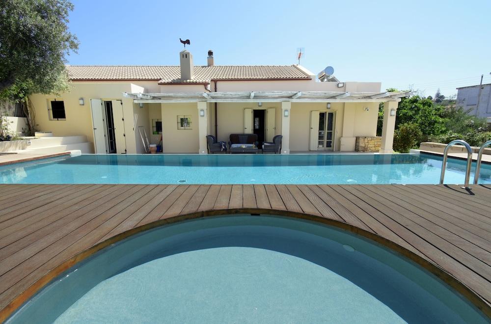 Villa Gerani يورانيون المظهر الخارجي الصورة