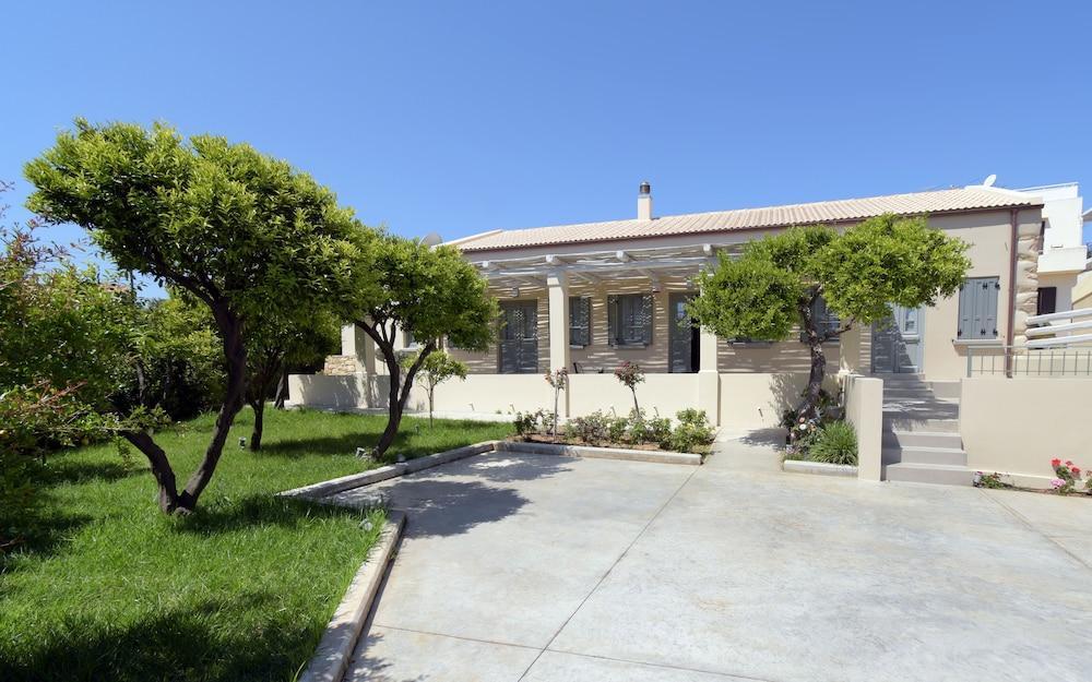 Villa Gerani يورانيون المظهر الخارجي الصورة
