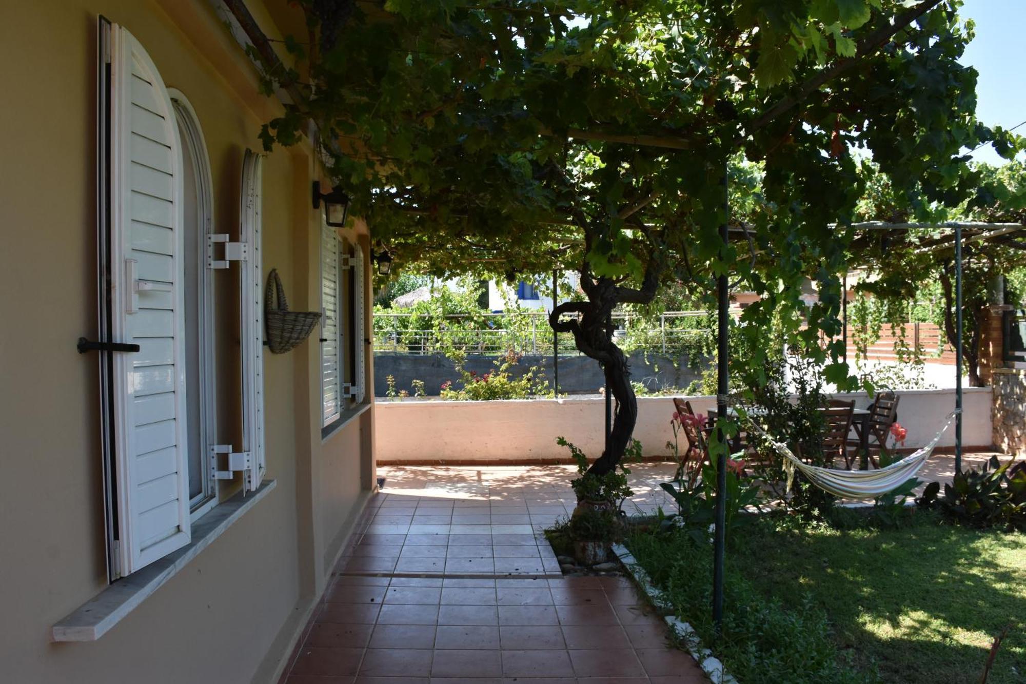 Villa Gerani يورانيون المظهر الخارجي الصورة