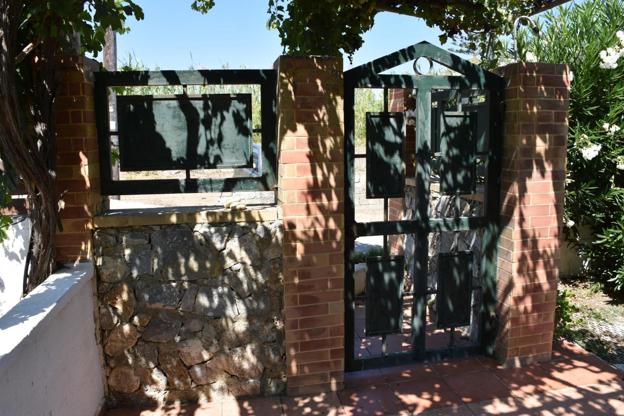 Villa Gerani يورانيون المظهر الخارجي الصورة
